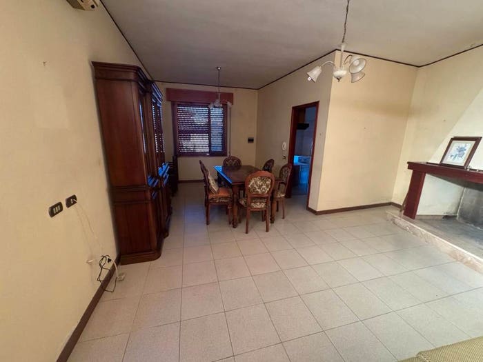 Casa con 6 locali in vendita in Via Principessa Maria, Barumini