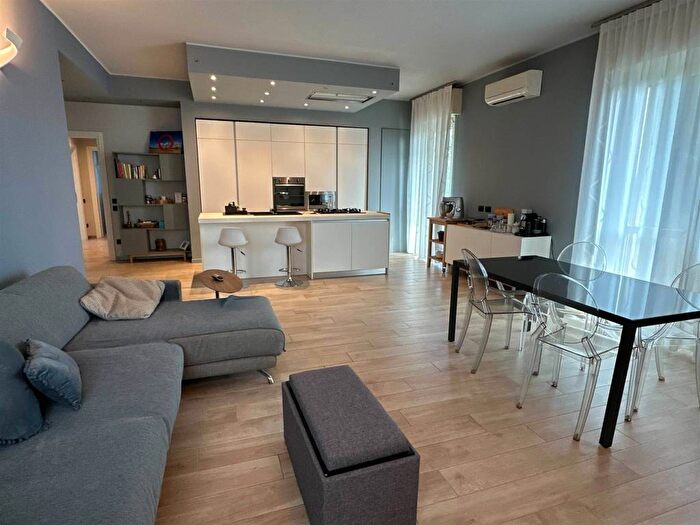 Appartamento con 5 locali in vendita in Via Garibaldi, Centro, Sant'Angelo Lodigiano