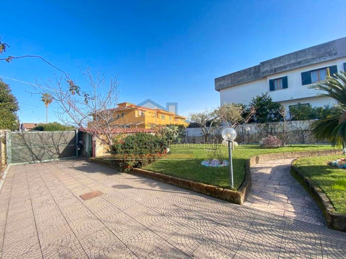 Casa con 6 locali in vendita in Via Carrafiello, Varcaturo, Giugliano in Campania