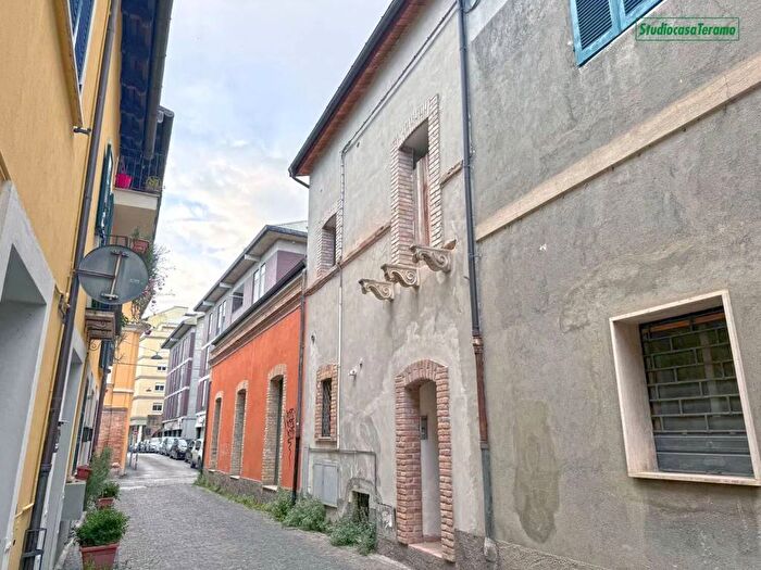 Appartamento quadrilocale in vendita in Via Dei Tribunali SNC, Centro, Teramo