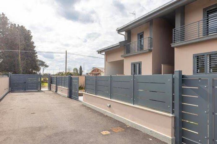 Casa quadrilocale in vendita in Via Giuseppe Molteni, Acilia, Roma