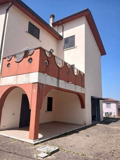 Casa con 6 locali in vendita in San Fele