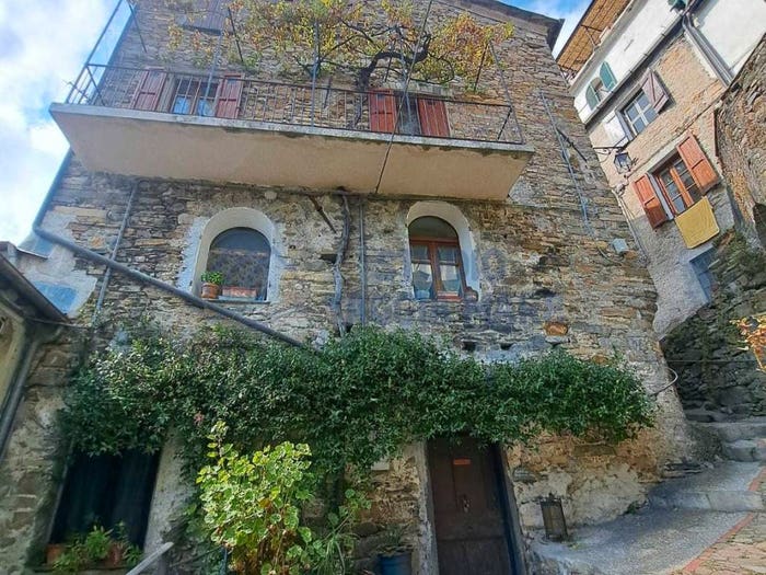 Casa con 6 locali in vendita in Via Roma, Montalto Carpasio