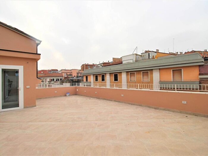 Casa quadrilocale in vendita in Corsi, Ancona
