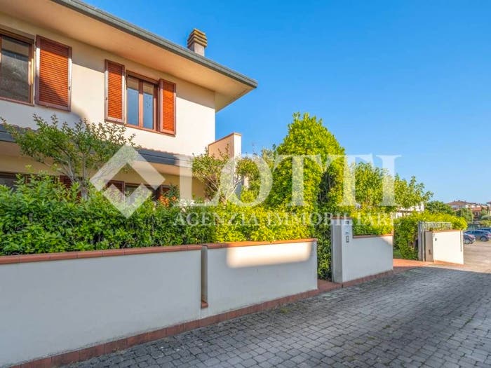 Casa con 6 locali in vendita in Via Indipendenza, Oltrera, Pontedera