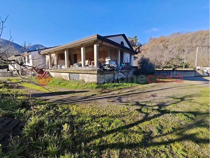 Casa quadrilocale in vendita in Via Corticelle, Mercato San Severino