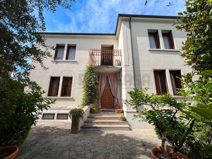 Casa con 6 locali in vendita in Via Francesco Crispi, Ponte Di Barbarano, Barbarano Mossano