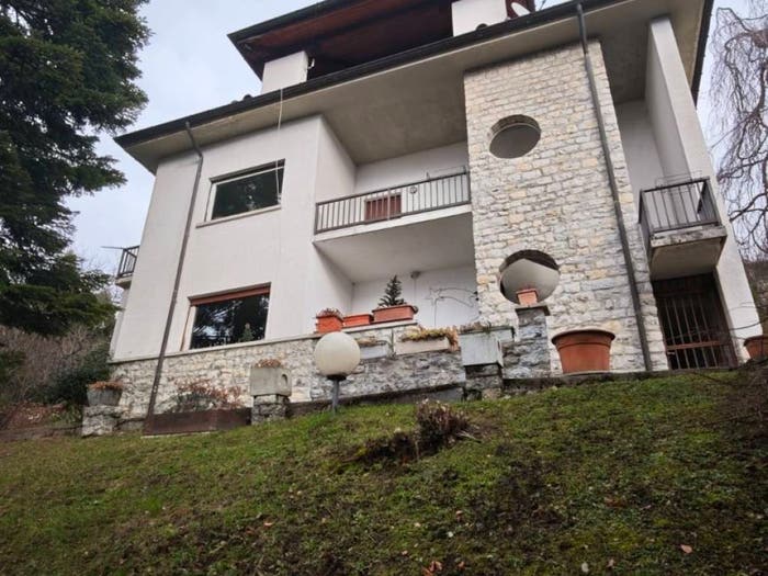 Casa con 6 locali in vendita in Via Giacomo Scalini, Brunate