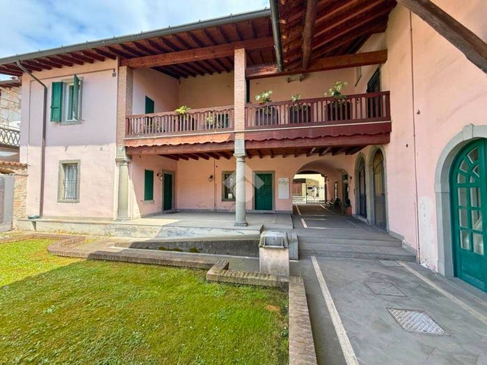 Appartamento trilocale in vendita in Via vittorio emanuele, Capriolo