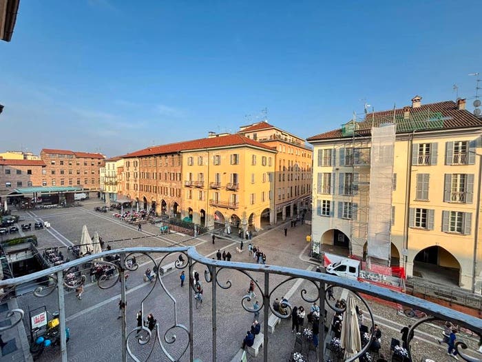 Appartamento trilocale in vendita in Piazza della Vittoria, Centro Storico, Pavia
