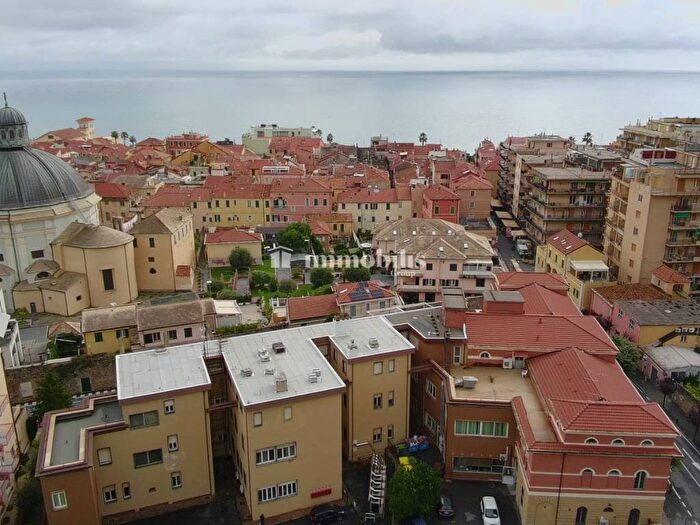 Appartamento quadrilocale in vendita in Via Aurelia, Centro, Loano