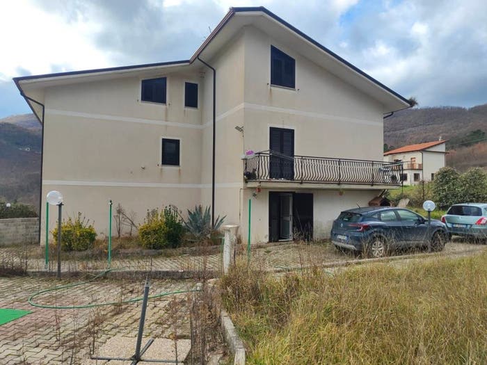 Casa con 6 locali in vendita in Contrada Macchia, Cassano Irpino
