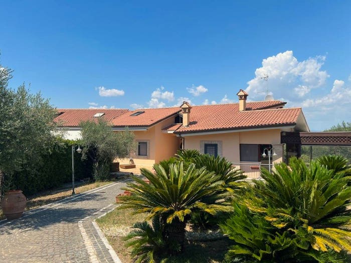 Casa con 6 locali in vendita in Frascati