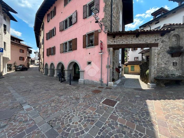 Appartamento quadrilocale in vendita in Via Roma, Centro, Sutrio