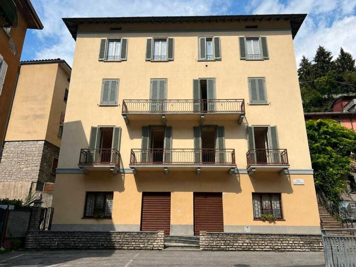 Appartamento con 6 locali in vendita in Piazza Cesare Battisti, Ponte Nossa