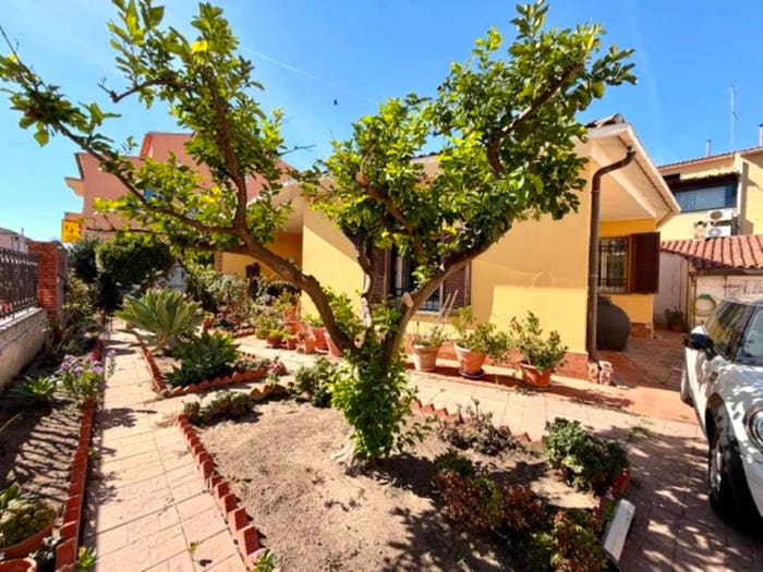 Casa con 5 locali in vendita in via Basilicata, Baratta, Olbia
