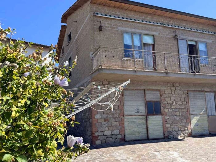 Casa trilocale in vendita in Via Uliveto, Centro, Parrano