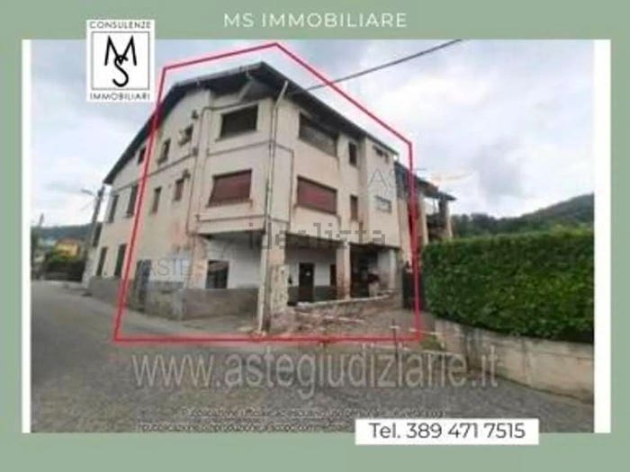 Appartamento con 5 locali in vendita in Via Fratelli Bandiera, Grantola