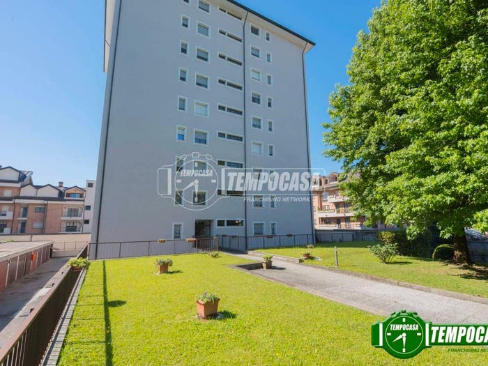 Appartamento quadrilocale in vendita in Via Giuseppe di Vittorio, Centro, Locate di Triulzi