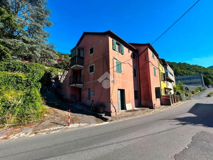 Appartamento con 6 locali in vendita in VIA BARTOLOMEO PARODI, Ferriera Pontasso, Ceranesi