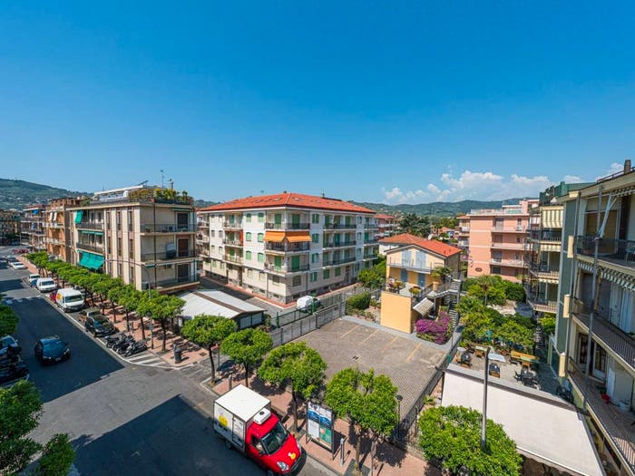 Appartamento trilocale in vendita in Viale John Fitzgerald Kennedy, Centro, Diano Marina