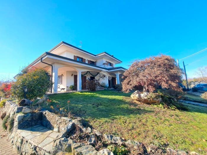 Casa con 6 locali in vendita in Via Selva, Alice Castello