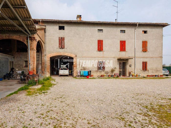 Casa con 5 locali in vendita in Strada San Donato, San Prospero, Parma