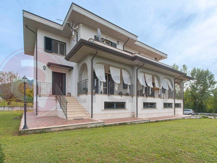 Casa con 6 locali in vendita in Via San Lorenzo, Cassino