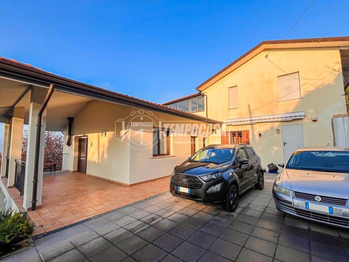Casa quadrilocale in vendita in Via LTomassini, Borghi