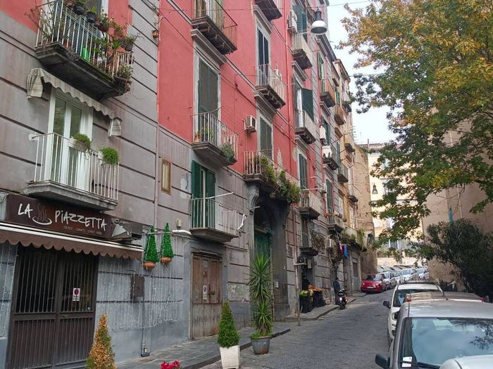 Appartamento con 6 locali in vendita in Piazzetta San Carlo all'Arena, Sanità, Napoli