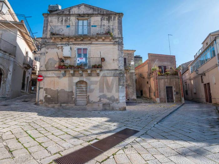 Casa con 6 locali in vendita in Via San Francesco, Centro, Chiaramonte Gulfi