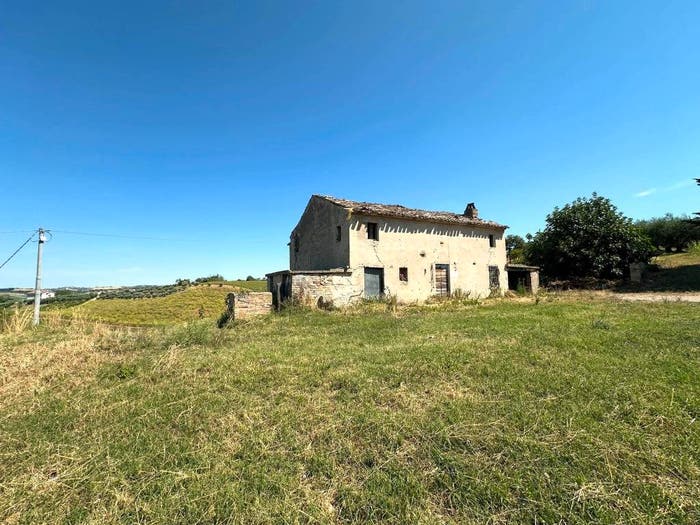 Casa con 6 locali in vendita in Via Ubrico, Monsampietro Morico