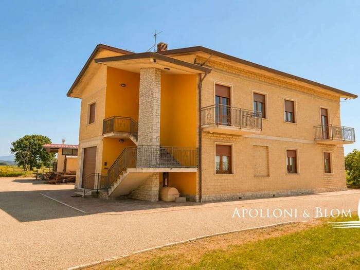 Casa con 6 locali in vendita in La Stradella, Montepulciano