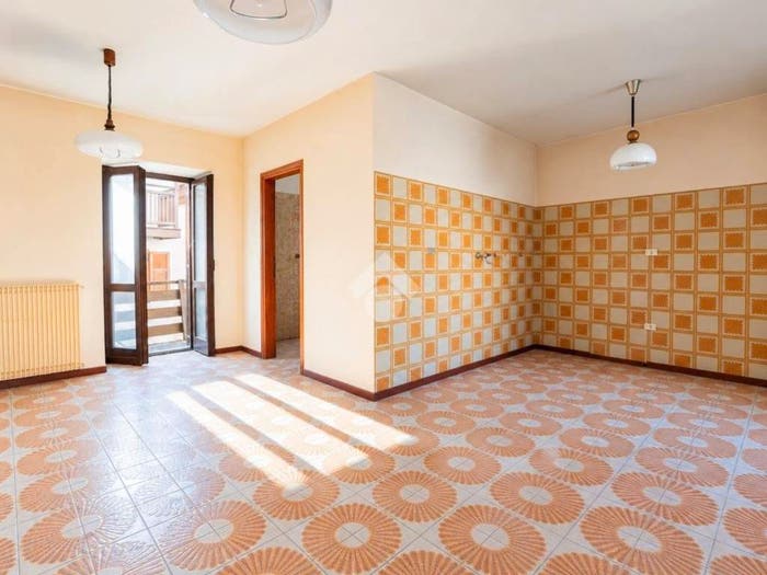 Casa con 6 locali in vendita in Via Tartarotti, Calceranica al Lago