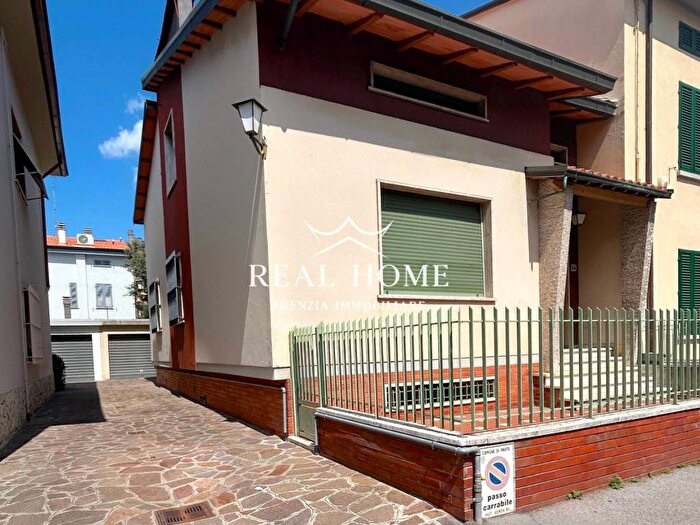 Casa con 6 locali in vendita in Via Don Pio Vannucchi, Mezzana, Prato