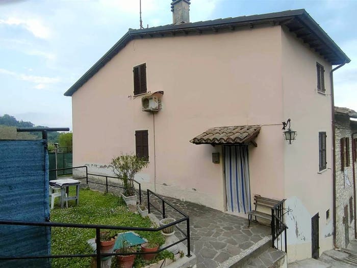 Casa con 6 locali in vendita in Centro, Fossombrone