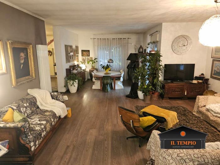 Casa con 5 locali in vendita in VIA CAVOUR, Crispi Cavour, Costabissara