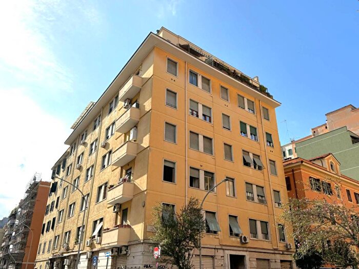 Appartamento trilocale in vendita in Via Camilla, Furio Camillo, Roma