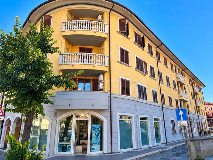 Appartamento quadrilocale in vendita in Viale Giuseppe Mazzini, Centro, Castiglion Fiorentino