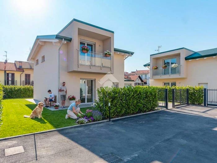 Casa quadrilocale in vendita in Via Cesare Battisti, Centro, Cislago
