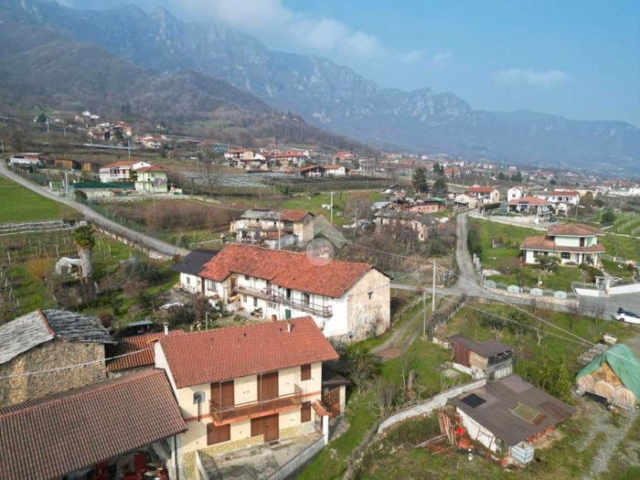 Casa trilocale in vendita in Via Carrà, Envie