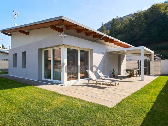 Casa con 5 locali in vendita in Via Dei Motti D, Marchirolo