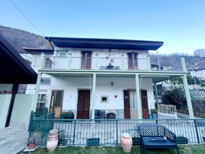 Casa quadrilocale in vendita in Via Generale Giulio Martinat, Perrero