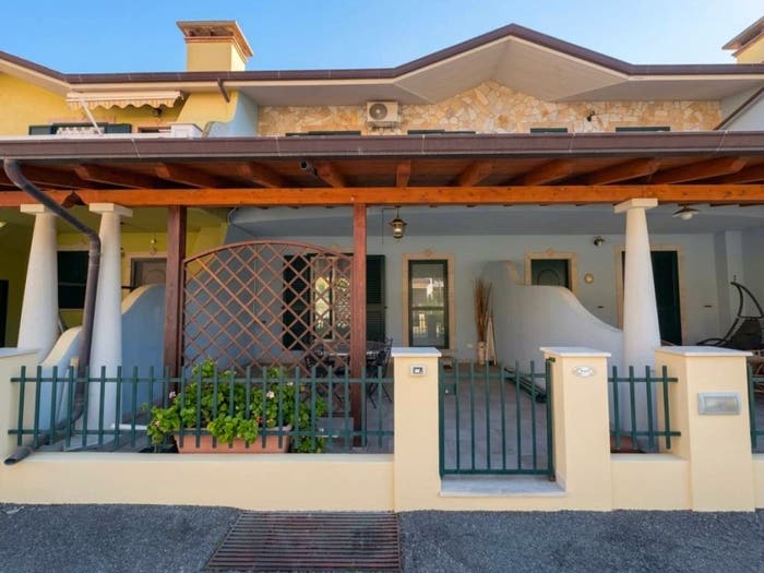 Casa con 6 locali in vendita in Via Gaspare Amodeo, Oliveri