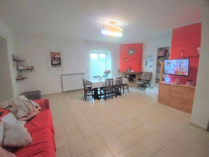 Casa con 6 locali in vendita in Via Europa No Number, San Pelino, Avezzano