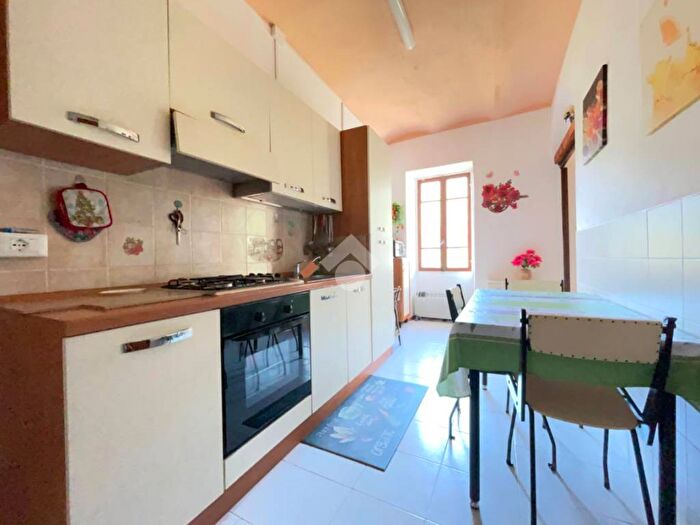 Appartamento bilocale in vendita in Via Giuseppe Garibaldi, Centro, Apricale