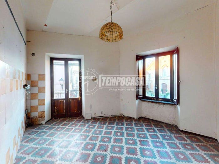 Casa quadrilocale in vendita in Piazza Vittorio Emanuele II, Centro, Govone
