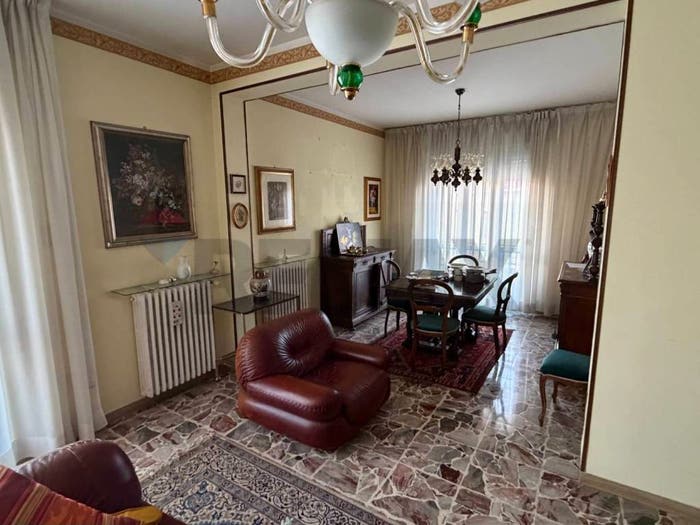 Appartamento con 6 locali in vendita in Via Oslavia, Viale Roma, Foligno
