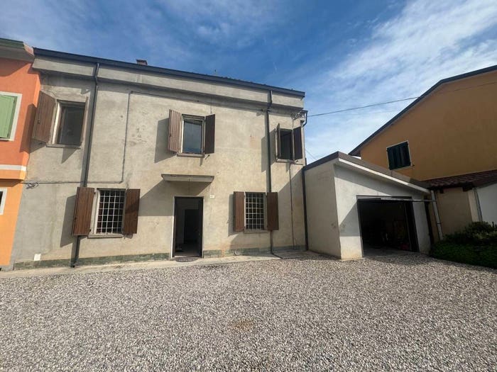 Casa con 5 locali in vendita in Piazza della Repubblica, Centro, Concordia sulla Secchia