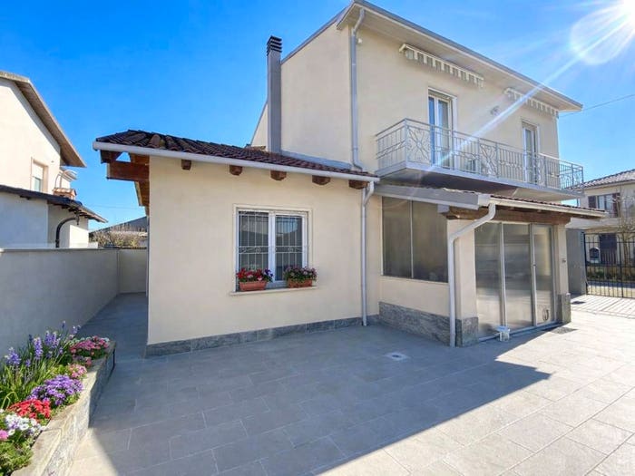 Casa quadrilocale in vendita in Via Novembre, Palazzolo Vercellese